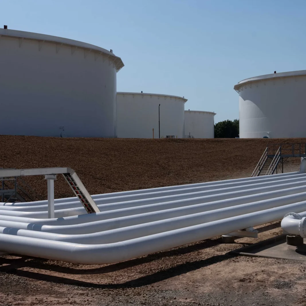 01biz oil price zlhp mediumsquareat3x